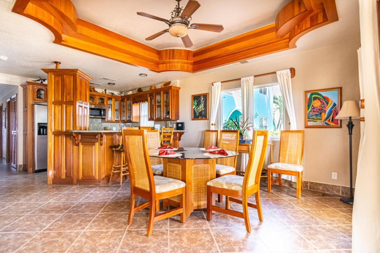 Lighthouse Beach Villas San Pedro  Exterior foto